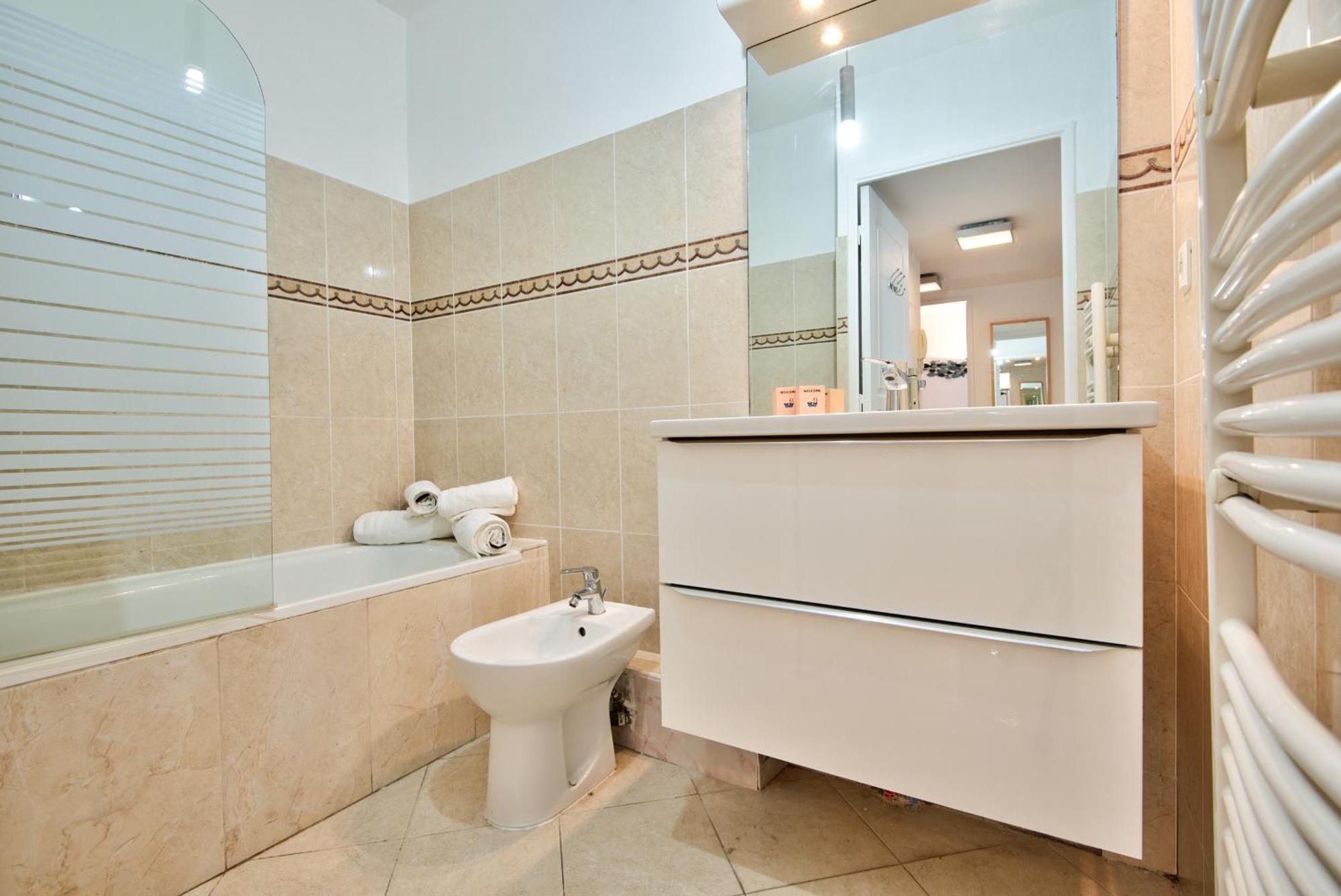 2p Balcon Vue Yourhosthelper 2 Mins De La *